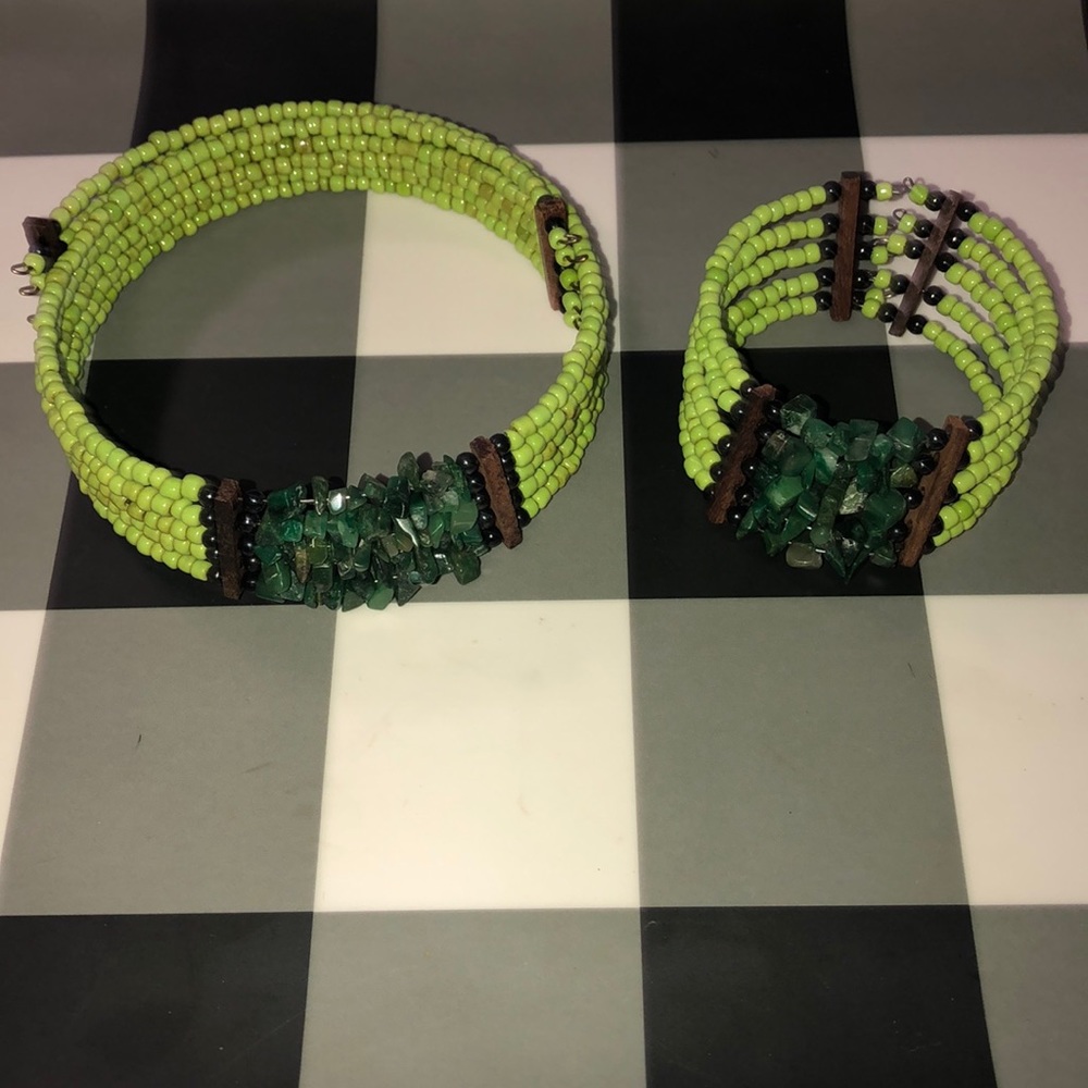 Super cute green rock beaded choker necklace and